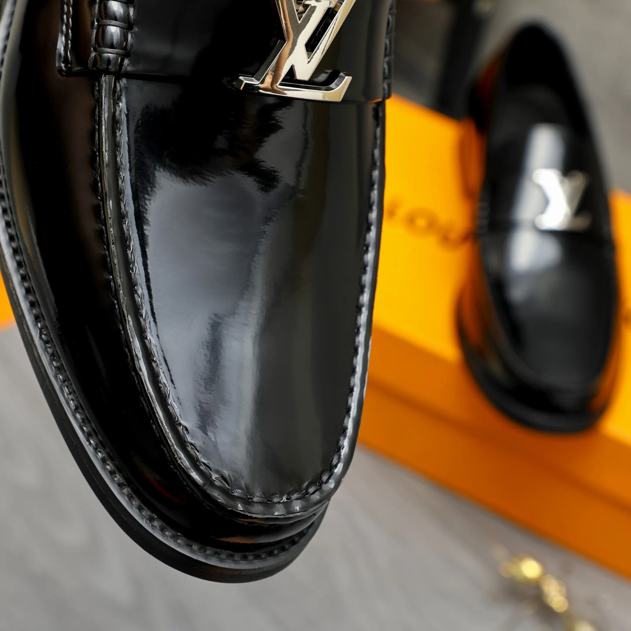 Men's shoes 💰442 Product trademark: LV "Louis Vuitton" business slip-on leather shoes Regular size: 38-46 (45.46 custom-made, non-returnable) Product materials: Selected patent cowhide upper, cowhide lining, original rubber outsole